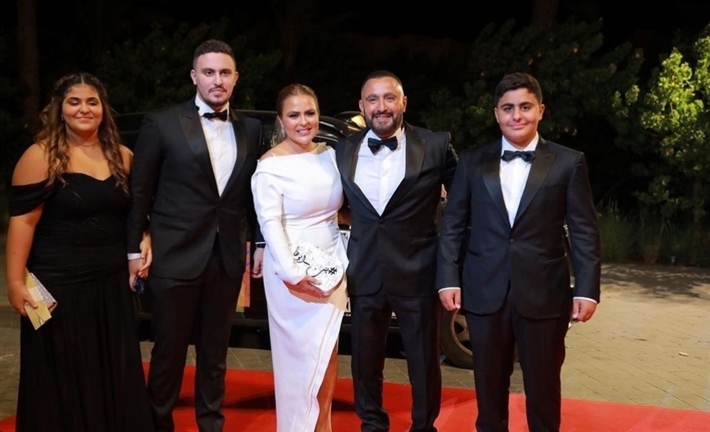 أحمد السقا وعائلته