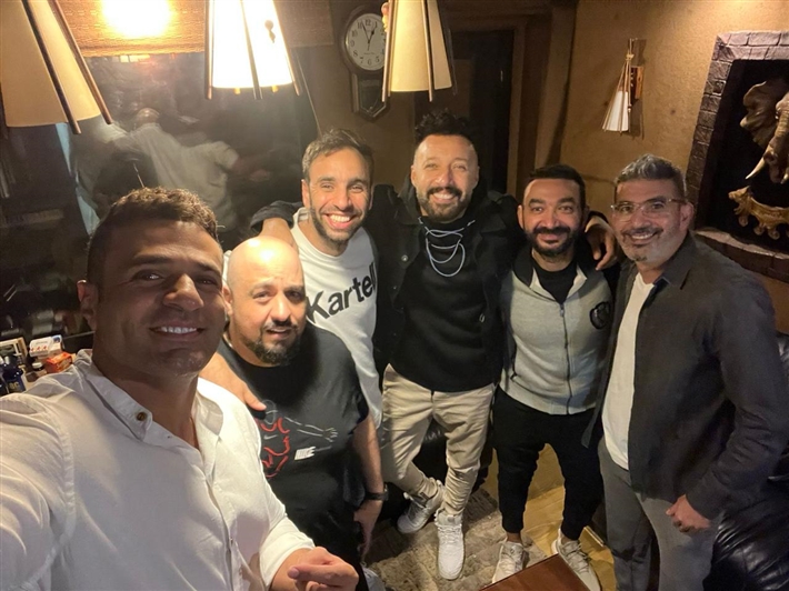 فريق واما خلال التحضير للأغنية الجديدة