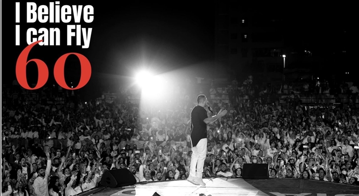 عمرو دياب - الصورة من حفله الأخير في دبي 