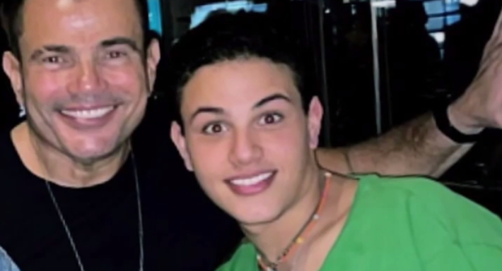 عمرو دياب وابنه