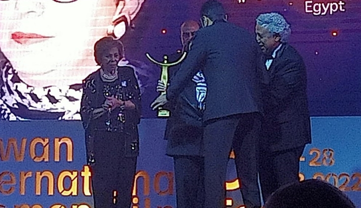 المخرجة إنعام محمد علي خلال تكريمها