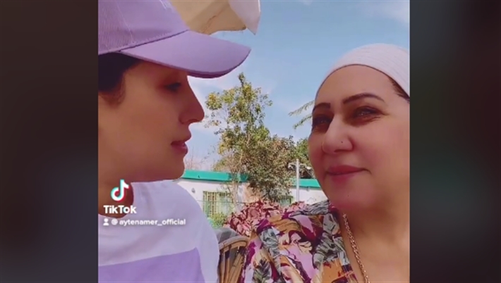 أيتن عامر ووالدتها