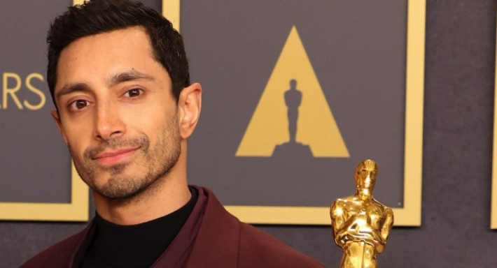 ريز أحمد بعد حصوله على الأوسكار