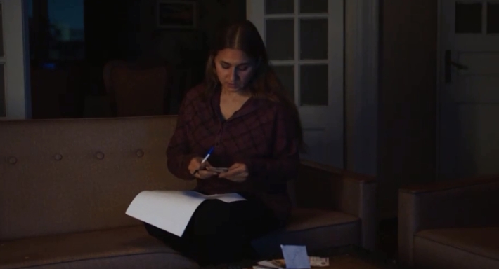 نيللي كريم في مشهد من فاتن أمل حربي