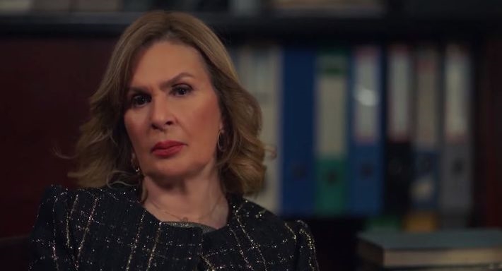 يسرا في مسلسل أحلام سعيدة