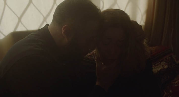 منة شلبي وأحمد السعدني في مشهد من بطلوع الروح