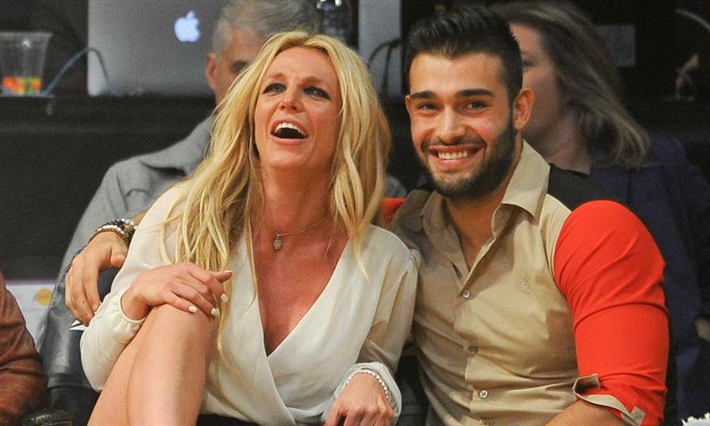 بريتني سبيرز وخطيبها سام أصغري