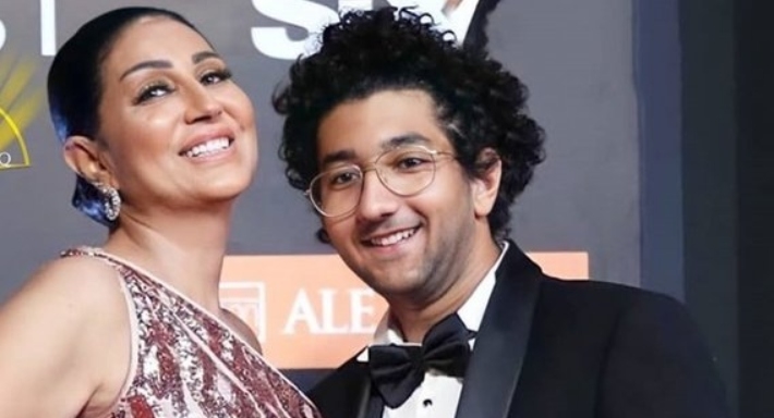 وفاء عامر وابنها عمر فوزي