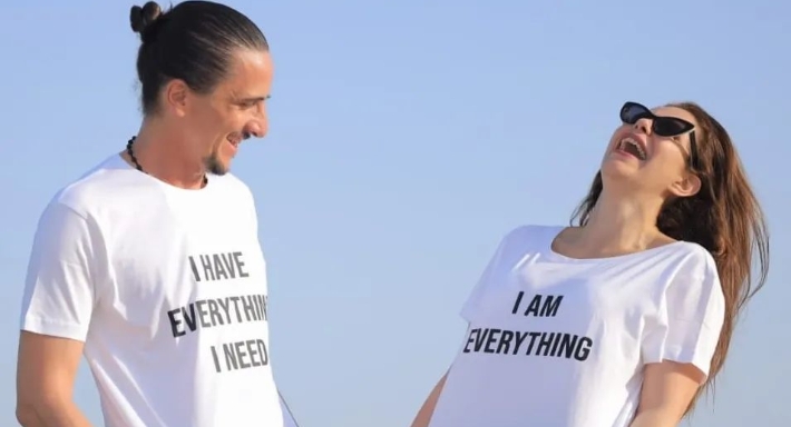 دنيا عبد العزيز وزوجها