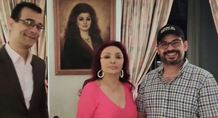 نبيلة عبيد تتوسط محمد عبد العزيز ومحمد تركي