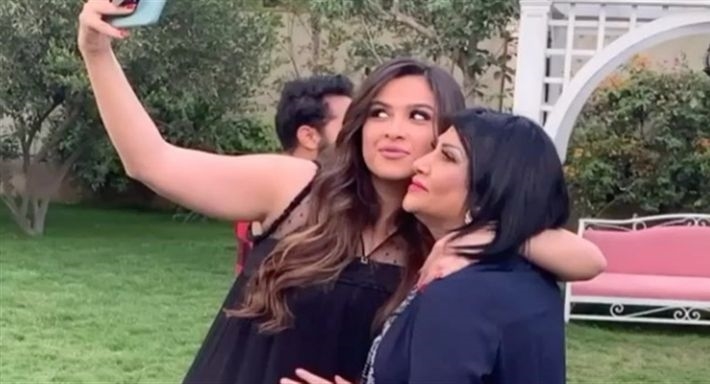 ياسمين عبد العزيز وبدرية طلبة