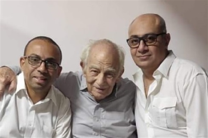 رشوان توفيق بعد سقوطه في منزله