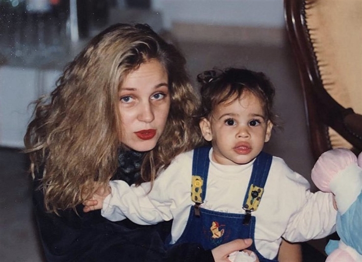 شيرين رضا وابنتها