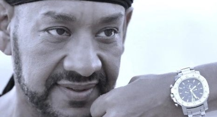 عصام كاريكا