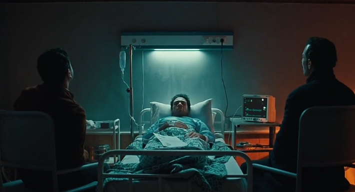 باسل خياط وتامر نبيل وحمزة العيلي في مشهد اكتشاف قاتل سلمى