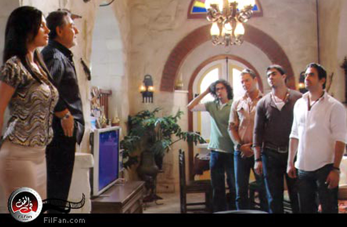 من اليمين أمير كرارة وخالد سليم وتامر هجرس ونبيل عيسى ومصطفى فهمي ونيكول سابا في لقطة من &quot;عمليات خاصة&quot;