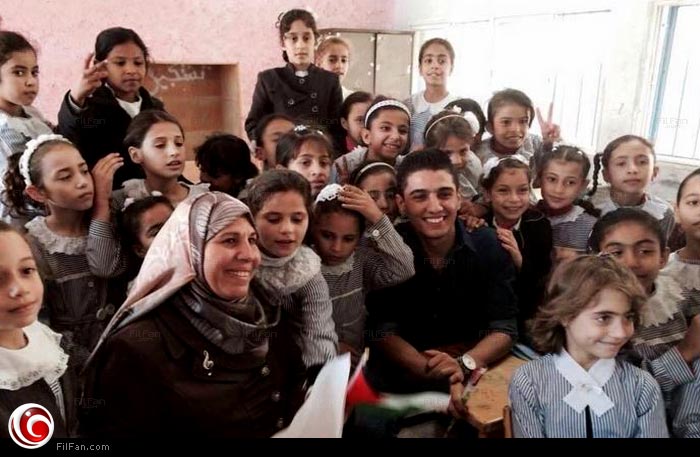 محمد عساف وسط التلميذات