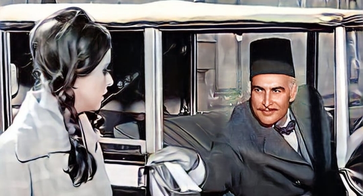 أحمد مظهر وسعاد حسني في مشهد من فيلم القاهرة 30