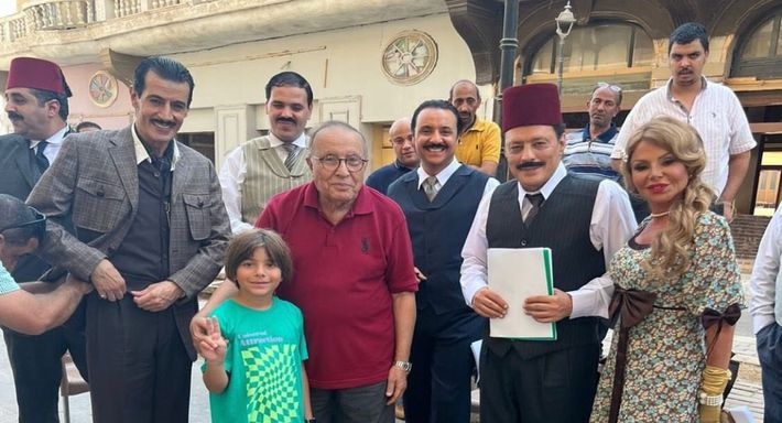 فريق عمل مسلسل الضاحك الباكي