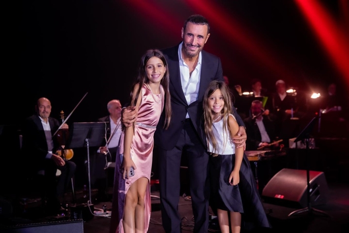 كاظم الساهر وحفيدتيه