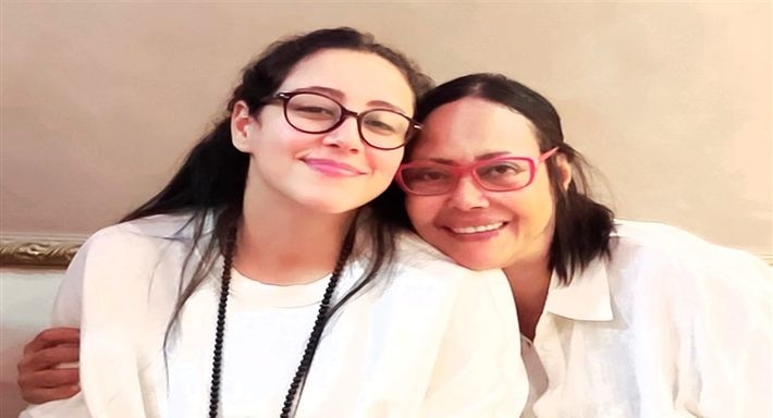 نهى العمروسي وابنتها نازلي