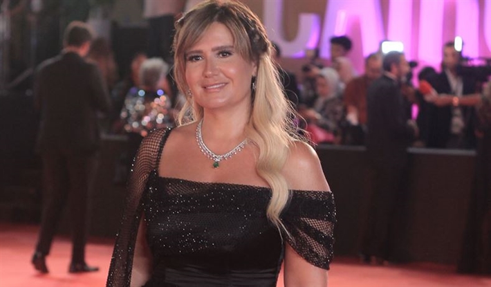 الفنانة هنا شيحة