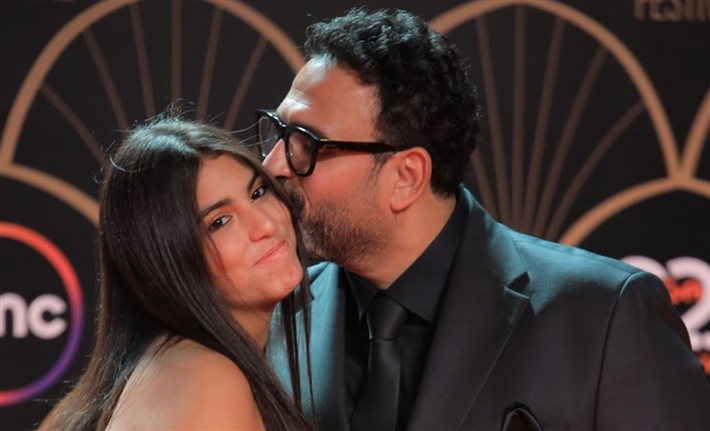 أكرم حسني وابنته