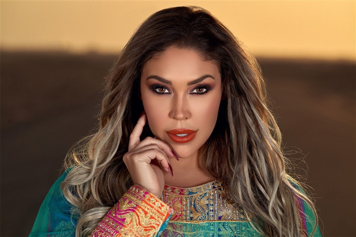 النجمة الهولندية ذات الأصول المغربية لاروسي