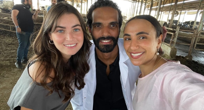 عمر شرقي مع هاجر السراج وزينب غريب