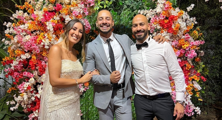 عمرو وهبة مع جيلان علاء وزوجها عز الشهواني