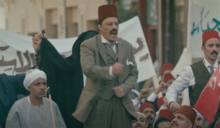 عمرو عبد الجليل في لقطة من مسلسل الضاحك الباكي