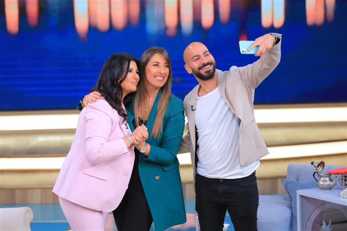 عز شهوان وجيلان علاء مع منى الشاذلي