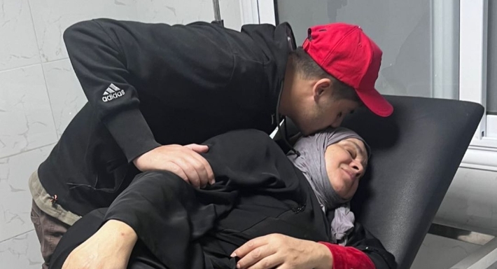 مصطفى عنبة ووالدته