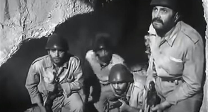 مشهد من فيلم أغنية على الممر