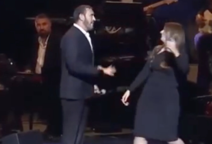 كاظم الساهر ومعجبة