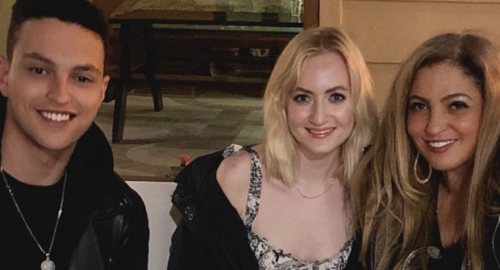 نهلة سلامة ونجلها وخطيبته