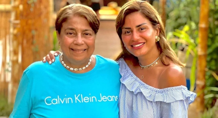 منة فضالي ووالدتها