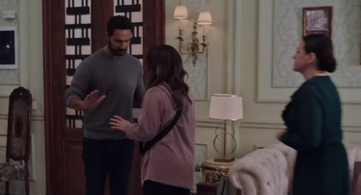 مشهد من الحلقة الـ12 من أزمة منتصف العمر