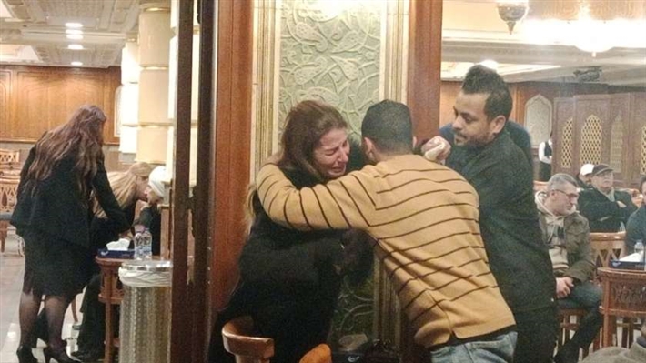 إيناس كامل في عزاء والدها