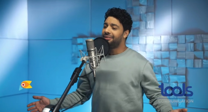 أحمد جمال أثناء تسجيل الأغنية