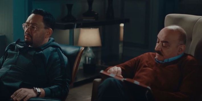 طبيب نفسي يعالج أحمد رزق في حضرة العمدة