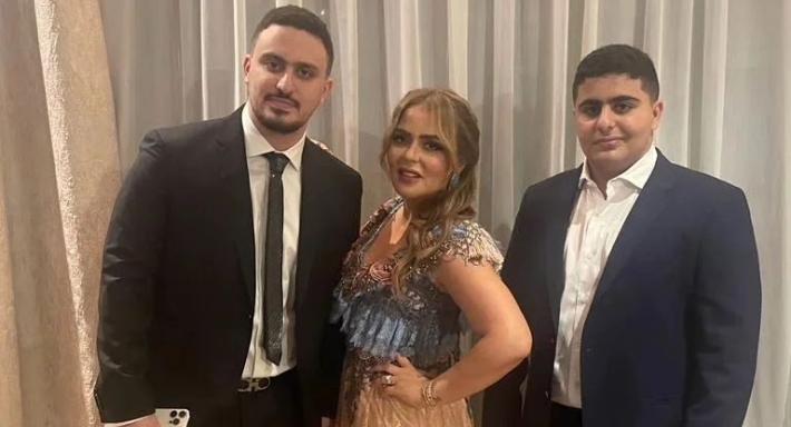 مها الصغير وابنيها حمزة وياسين