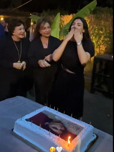 ليلى علوي ولبلبة تحتفلان بعيد ميلاد أسماء جلال في كواليس "آل شلبي" (فيديو) | خبر | في الفن