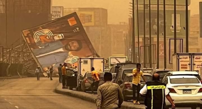 لافتة كريم محمود عبد العزيز تتسبب في إصابات وحالة وفاة