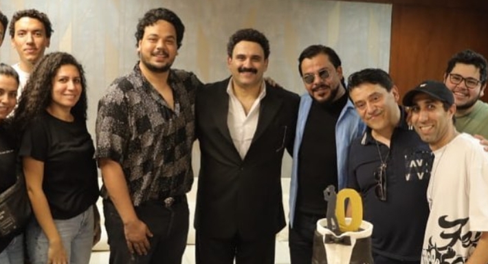 أكرم حسني مع نجوم العميل صفر