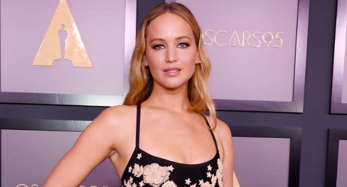 جينيفر لورنس تحكي عن متنمرة لم تدعوها لعيد ميلادها وهكذا انتقمت