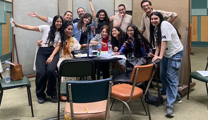 لبنى عبد العزيز رفقة فريق عمل برنامج Auntie loulou