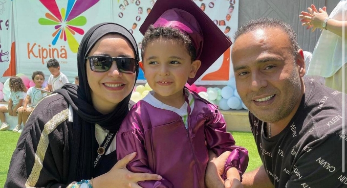 محمود عبد المغني وابنه وزوجته