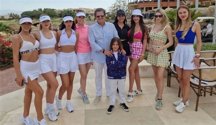 وليد توفيق في صورة من كواليس الأغنية