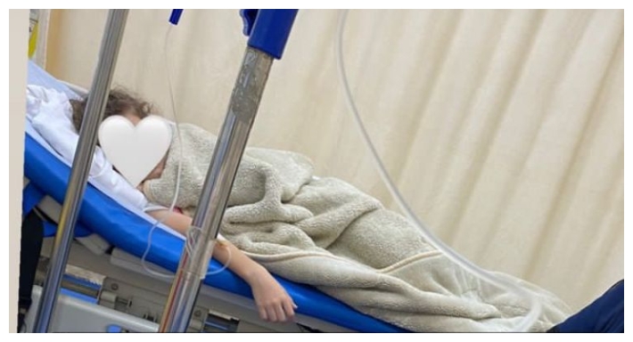 هبة مجدي وابنتها في المستشفى